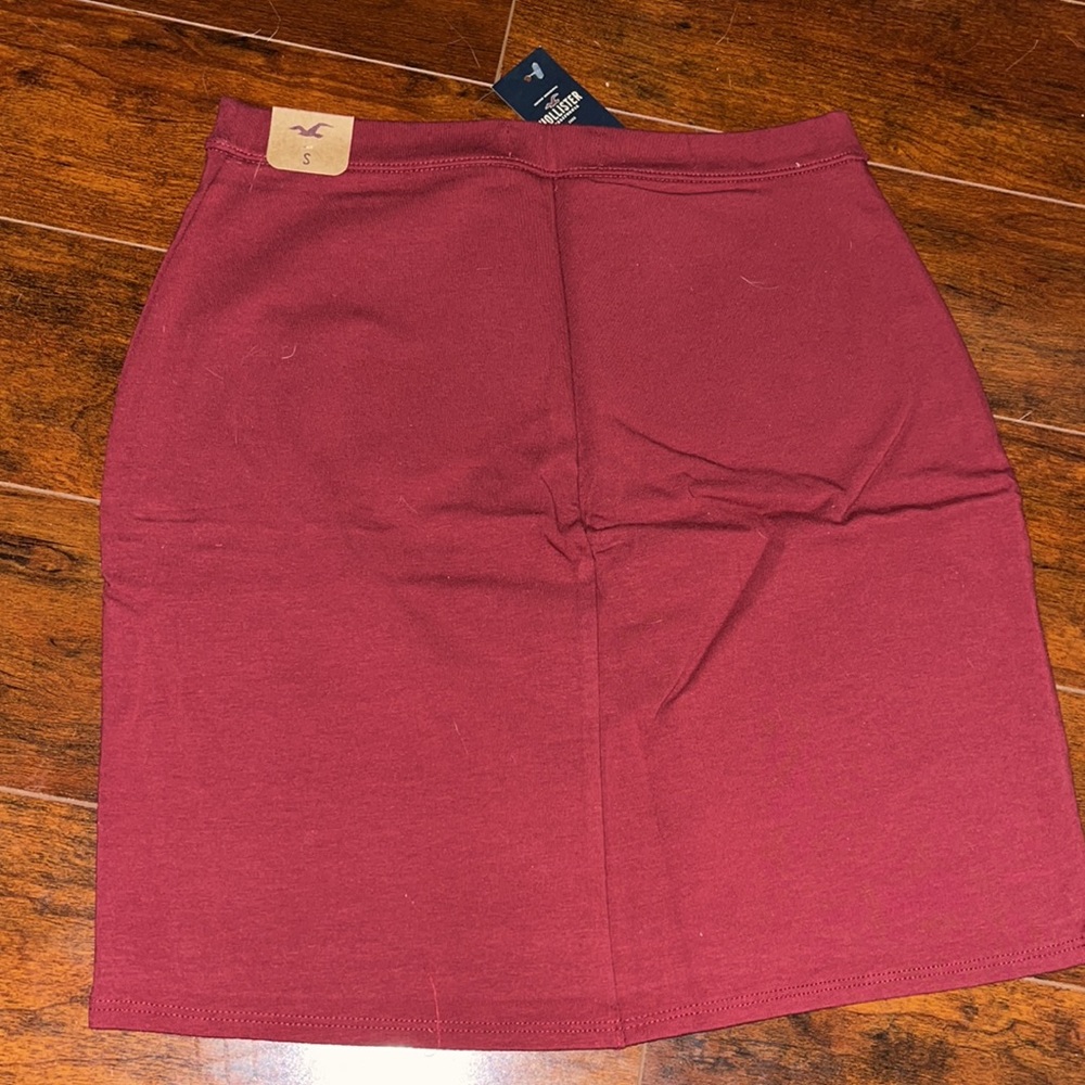Burgundy skirt - Picture 2 of 4